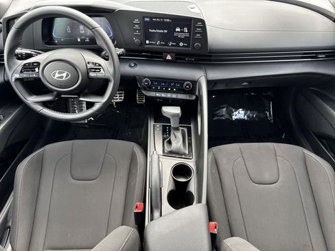 Certified 2025 Hyundai Elantra Sport image 8