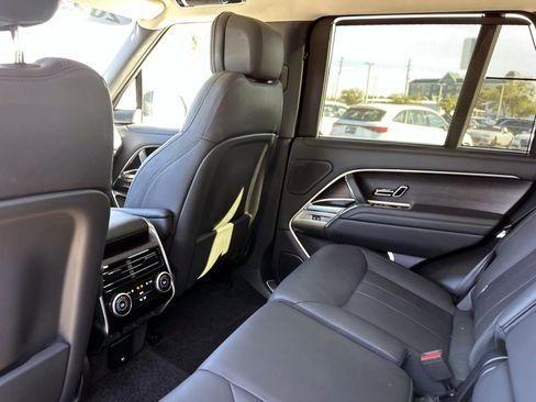 Used 2023 Land Rover Range Rover SE image 14