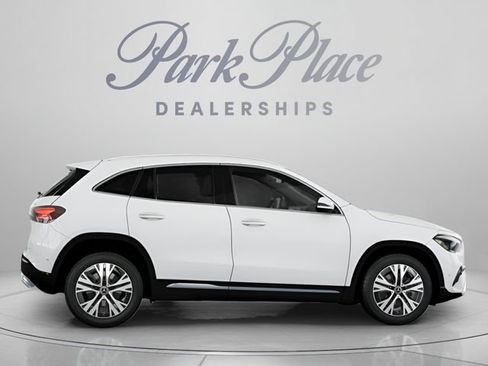 Used 2025 Mercedes-Benz GLA 250 4MATIC image 23
