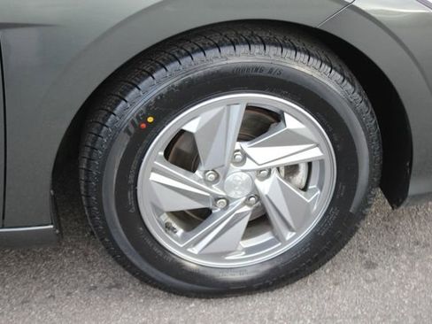 Used 2024 Hyundai Elantra SE FWD image 32