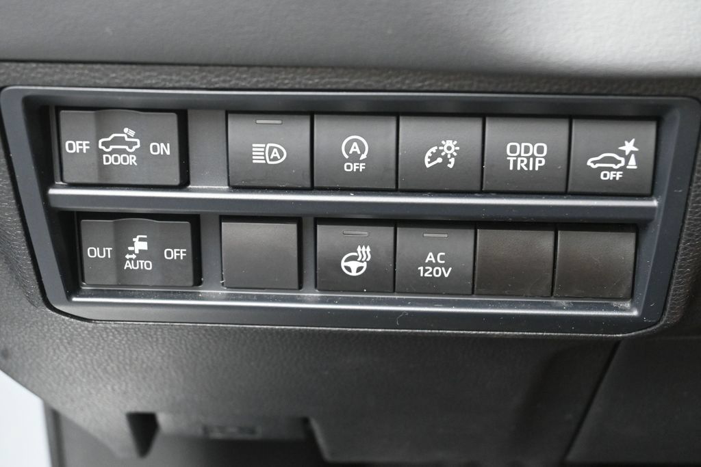 Used 2025 Toyota Tundra Platinum AWD/4WD image 16
