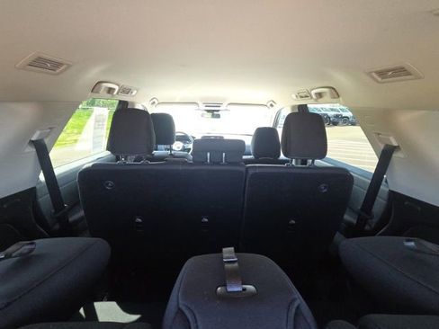 Used 2025 Nissan Pathfinder SV image 12