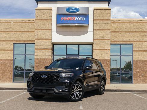 Used 2025 Ford Explorer ST-Line AWD/4WD image 2