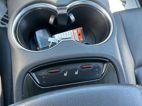 Used 2023 Toyota Venza XLE image 17