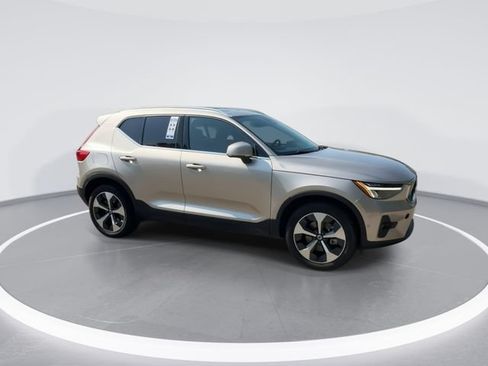 Used 2024 Volvo XC40 B5 Plus AWD/4WD image 9