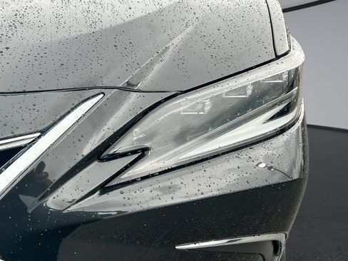 Used 2022 Lexus ES 300h Ultra Luxury w/ Accessory Package 2 FWD image 30
