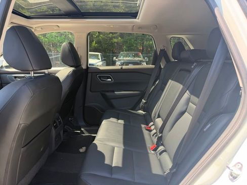 Used 2021 Nissan Rogue SV w/ Premium Package FWD image 13