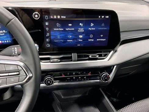 Used 2025 Chevrolet Equinox LT image 4