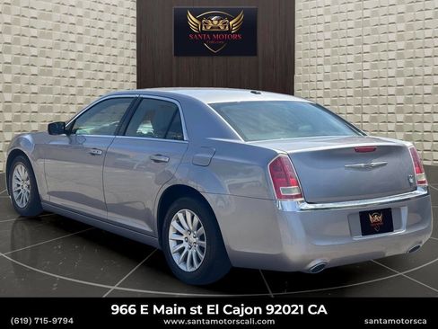 Used 2014 Chrysler 300 RWD image 4