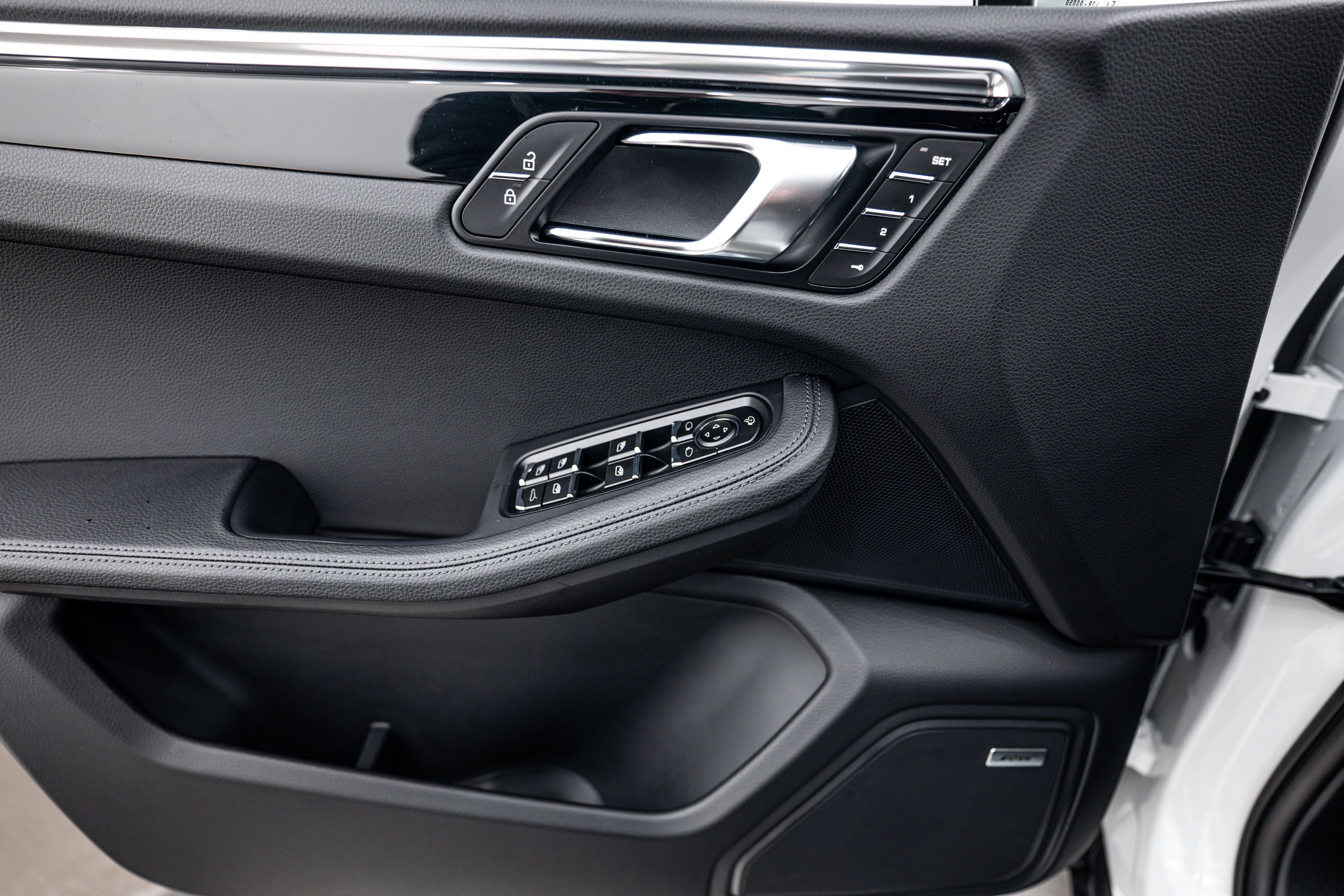 Certified 2026 Porsche Macan AWD/4WD image 17