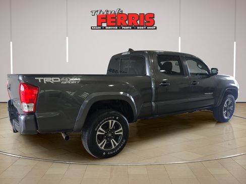 Used 2016 Toyota Tacoma TRD Sport w/ Towing Package AWD/4WD image 5