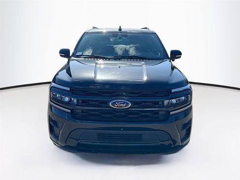 Used 2023 Ford Expedition Limited image 2
