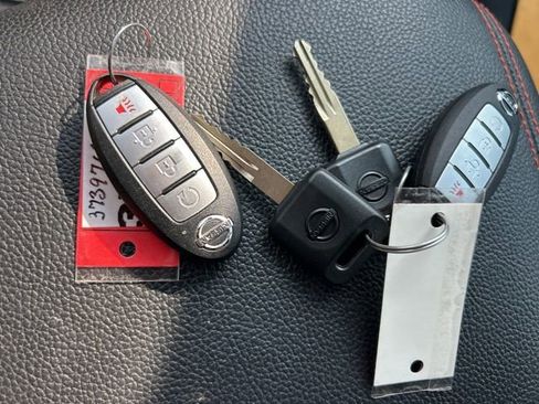 Used 2021 Nissan Titan PRO-4X w/ Pro-4x Convenience Package image 24