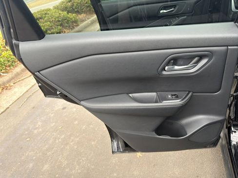 Certified 2024 Nissan Rogue SV image 29