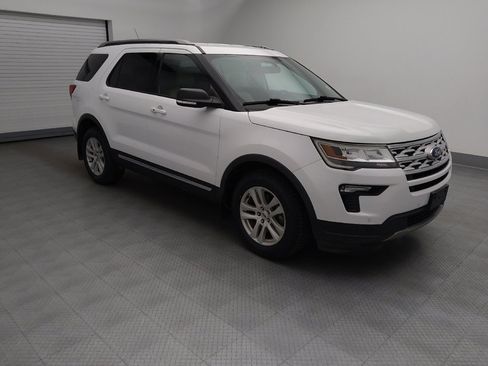 Used 2019 Ford Explorer XLT w/ Equipment Group 202A AWD/4WD image 11