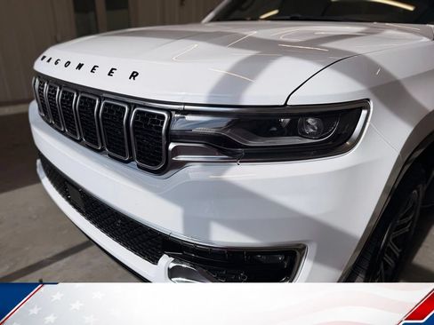 Used 2025 Jeep Wagoneer 4WD image 17