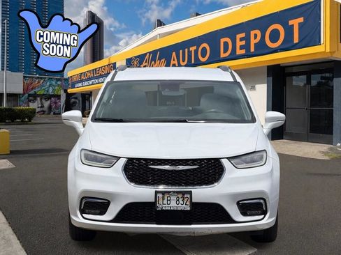 Used 2021 Chrysler Pacifica Touring-L FWD image 7