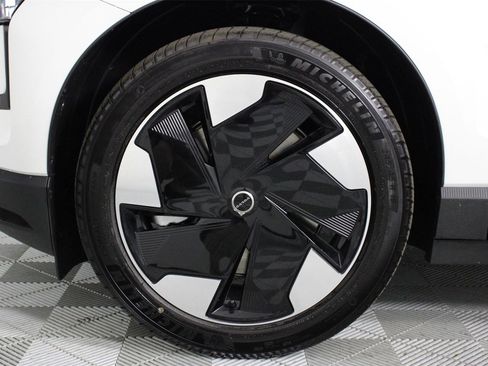 New 2025 Volvo EX30 Plus w/ Protection Package Premier image 12