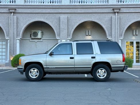 Used 1999 GMC Yukon 4WD 4-Door image 2