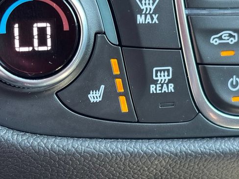 Used 2024 Chevrolet Equinox LT AWD/4WD image 32