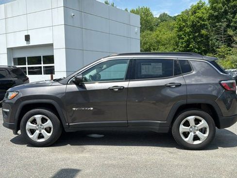 Used 2019 Jeep Compass Latitude w/ Popular Equipment Group AWD/4WD image 4