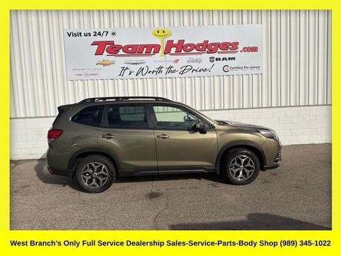 Used 2023 Subaru Forester Premium image 1