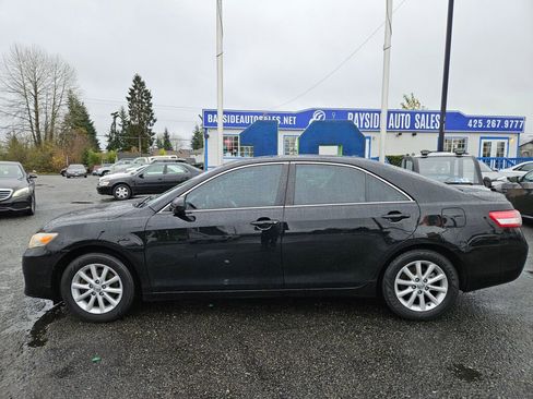 Used 2011 Toyota Camry XLE w/ XLE Extra-Value Pkg #2 image 2