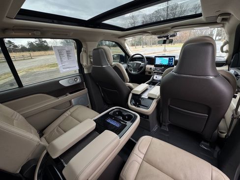Used 2024 Lincoln Navigator L Reserve image 23