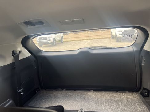 Used 2022 Toyota Highlander XLE image 13