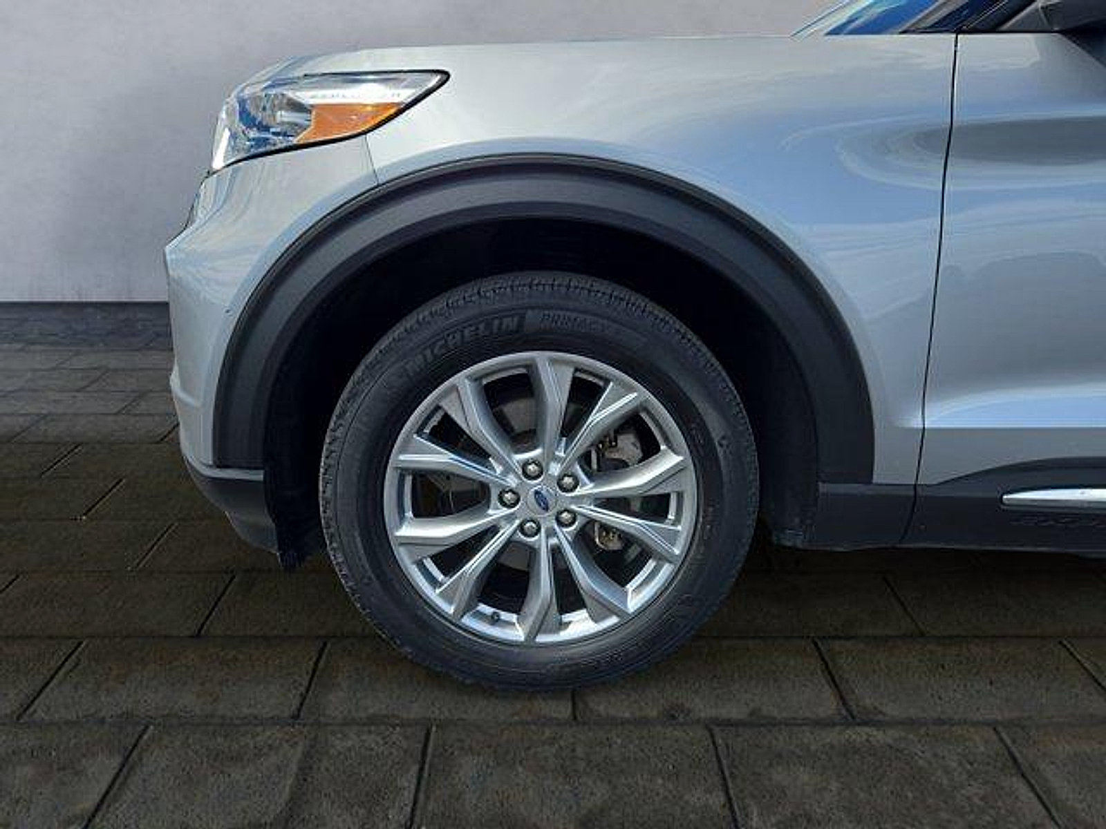Certified 2023 Ford Explorer XLT w/ Equipment Group 202A AWD/4WD image 26