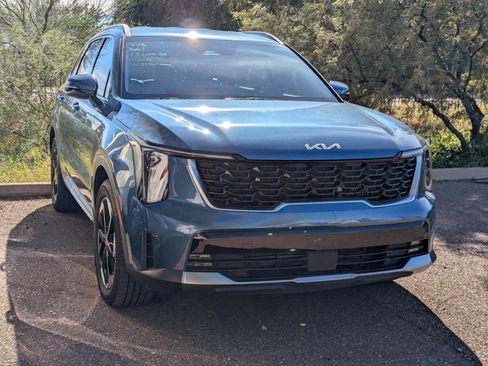 Certified 2025 Kia Sorento EX image 2