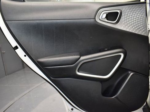 Used 2022 Kia Soul LX FWD image 15