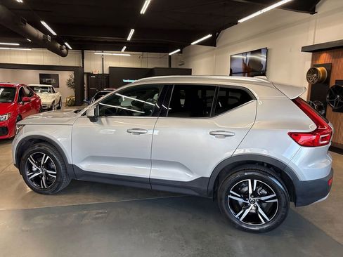 Used 2025 Volvo XC40 B5 Core image 5