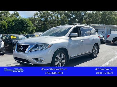 Used 2015 Nissan Pathfinder Platinum FWD image 1