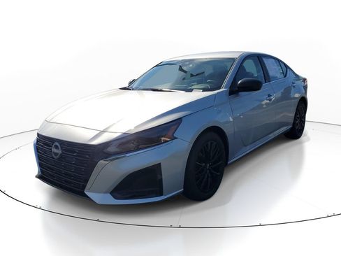 Used 2025 Nissan Altima 2.5 SV FWD image 3