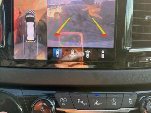 Used 2019 Chrysler Pacifica Touring-L Plus w/ Advanced Safetytec Group image 4