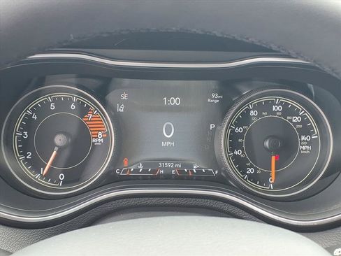 Used 2022 Jeep Cherokee Trailhawk AWD/4WD image 11