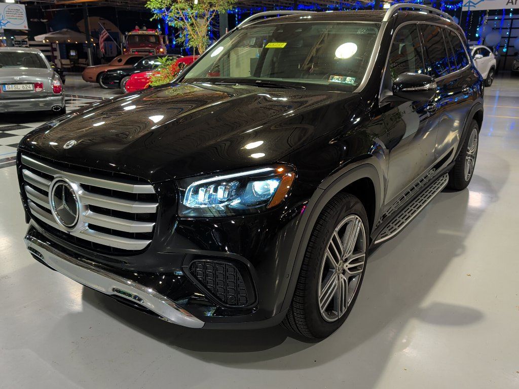 Used 2026 Mercedes-Benz GLS 450 4MATIC image 1