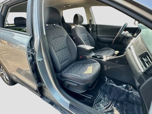 Certified 2022 Kia Niro LXS FWD image 25