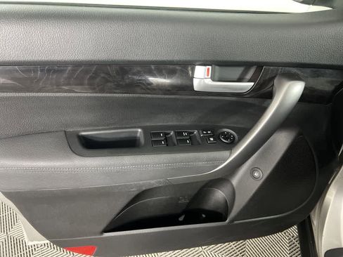 Used 2014 Kia Sorento LX image 21