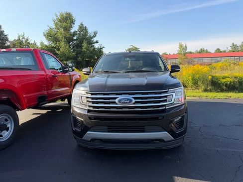 Used 2019 Ford Expedition XLT w/ Equipment Group 202A AWD/4WD image 2