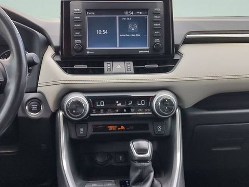 Used 2020 Toyota RAV4 XLE Premium FWD image 13