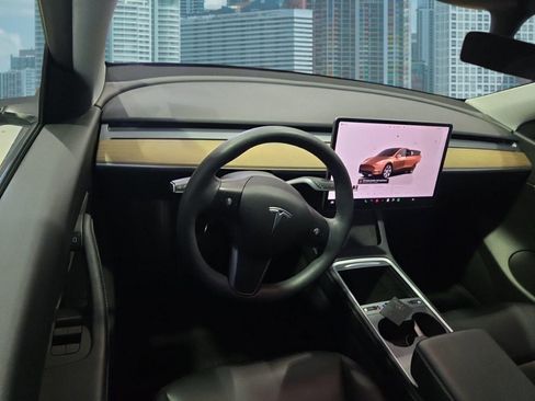 Used 2022 Tesla Model Y Long Range image 21