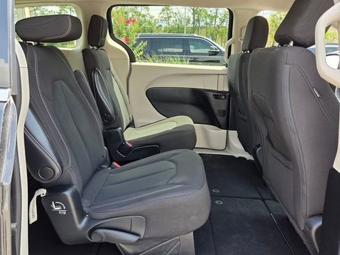 Used 2022 Chrysler Voyager LX FWD image 16