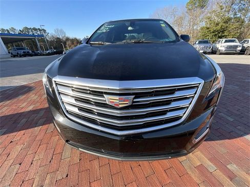 Used 2019 Cadillac XT5 Base image 2