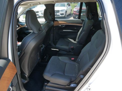 Used 2025 Volvo XC90 B6 Plus w/ Protection Package Premier AWD/4WD image 11
