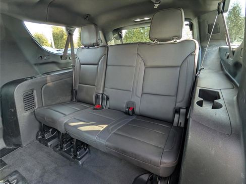 Used 2023 Chevrolet Suburban High Country w/ Advanced Technology Package image 17