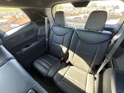 Certified 2025 Cadillac XT6 Luxury image 15