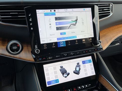 Used 2022 Jeep Grand Wagoneer Series II w/ Premium Group II image 10