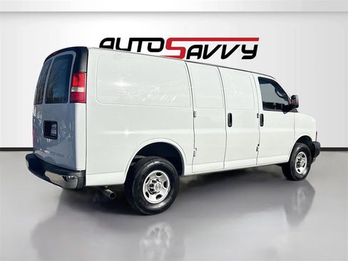 Used 2024 Chevrolet Express 3500 w/ Driver Convenience Package image 7